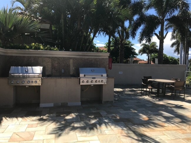 Building Photo - Gorgeous free standing luxury Hokulani Golf Villa fully furnished 3/2.5 for rent