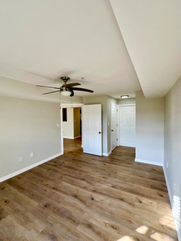 Building Photo - 14000 Farnsworth Ln