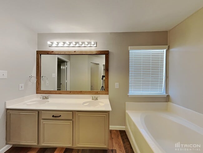 Building Photo - 401 Rustic Grove Ln