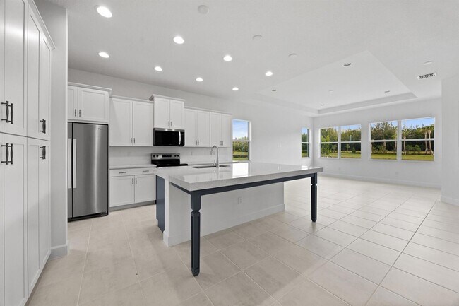 Building Photo - 15144 Wildwood Cir