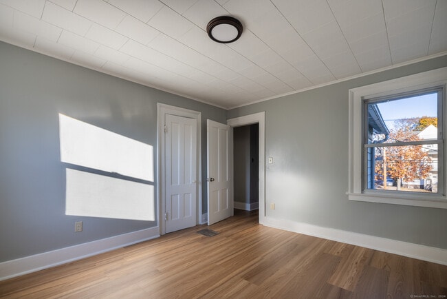 Building Photo - 216 Howard Ave