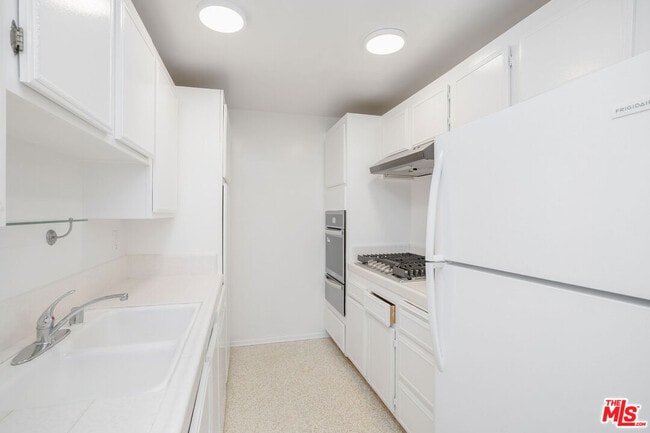 Building Photo - 953 4th St