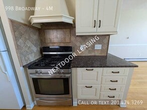 Building Photo - 998 Broadway-4M