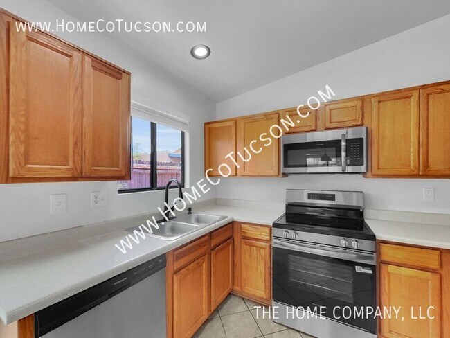 Building Photo - 2525 N Fair Oaks Ave