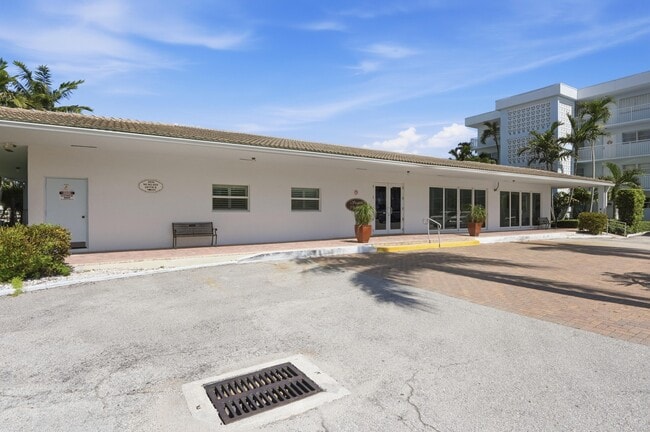 Building Photo - 2008 S Federal Hwy