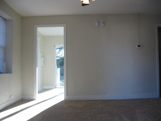 Building Photo - Home centrally located