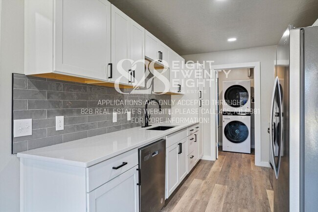 Building Photo - *COMING 7/9/2026!*  Beautiful 3 Bed/2 Bath Duplex Less Than 1 Mile from Campus!