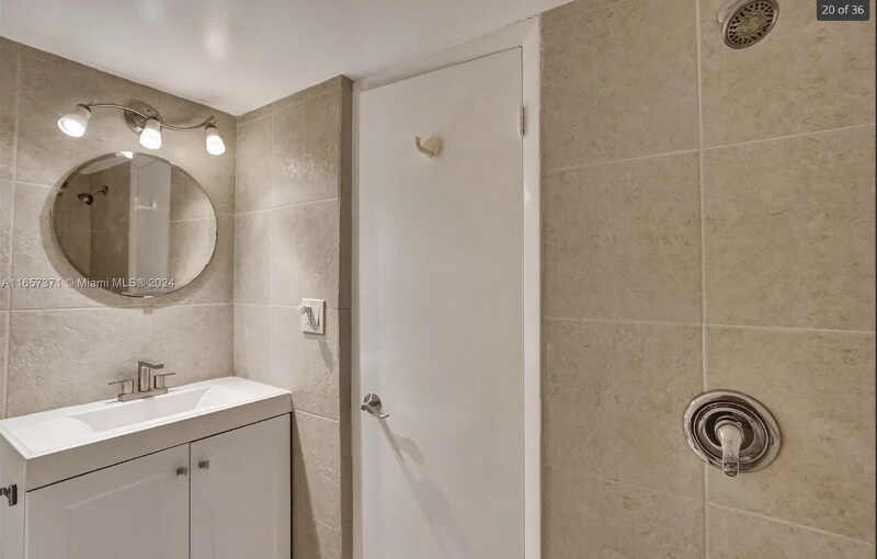 Building Photo - 7175 Orange Dr