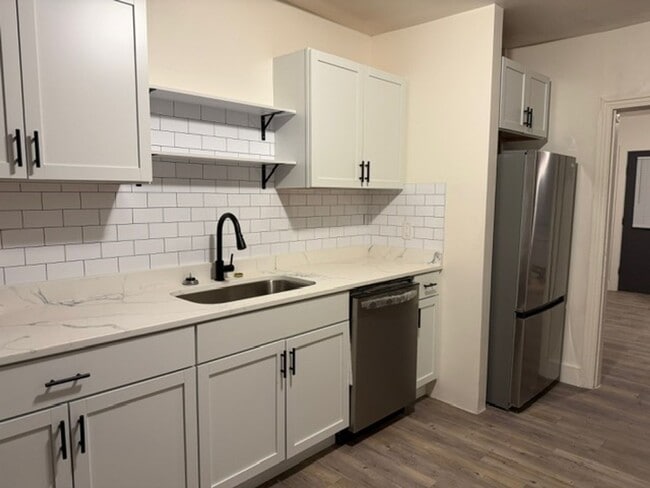 Building Photo - Renovated 3–4BR Townhome | $1,295 | Available Now