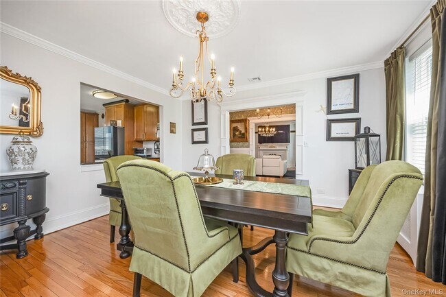 Building Photo - 312 Ellington Ave E