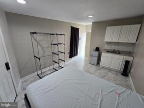 Building Photo - 614 Minor St