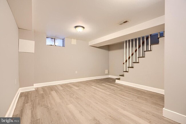 Building Photo - 165 Hampshire Rd