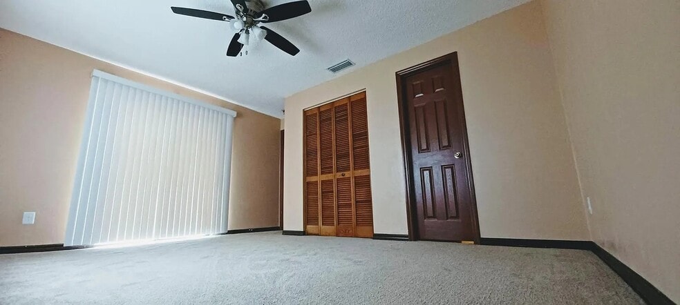 Building Photo - 2111 Oak Meadow Cir