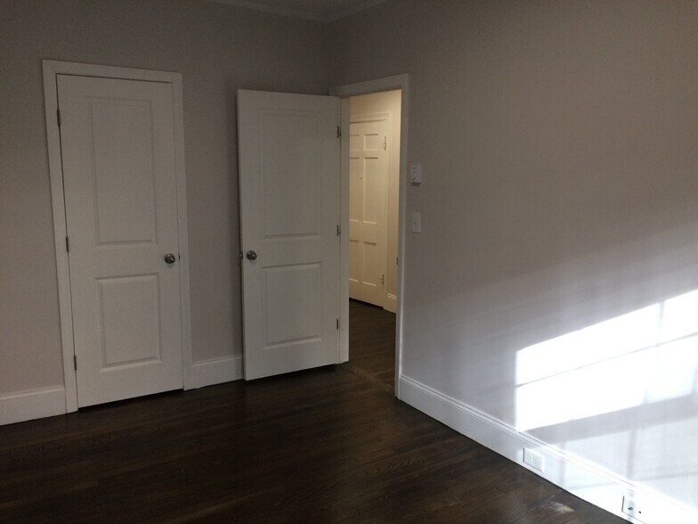 Building Photo - 52 Clearway St
