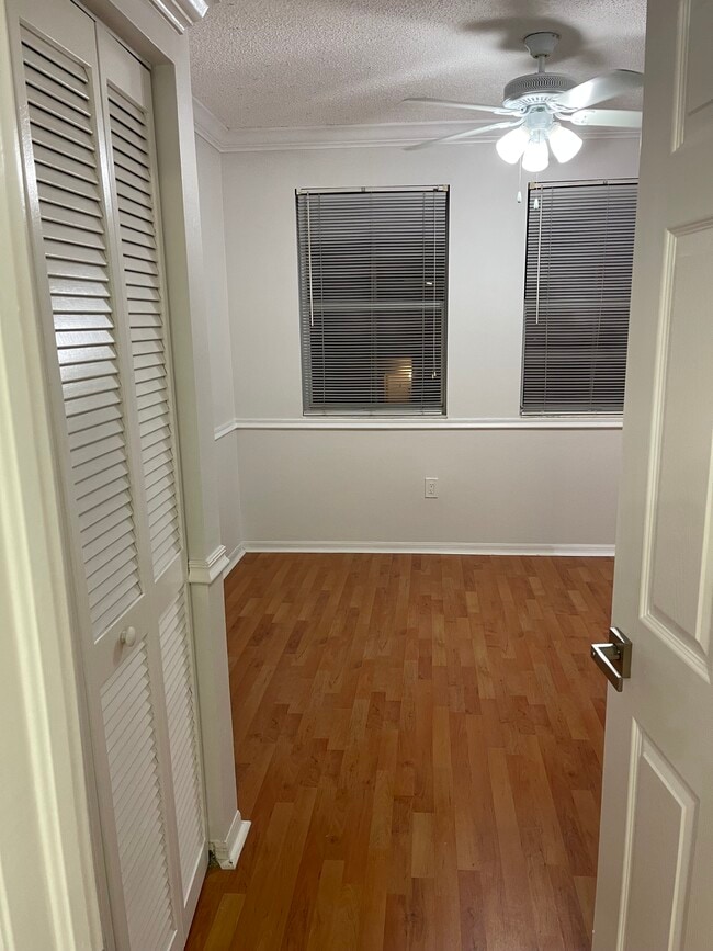 Building Photo - 9191 Fontainebleau Blvd