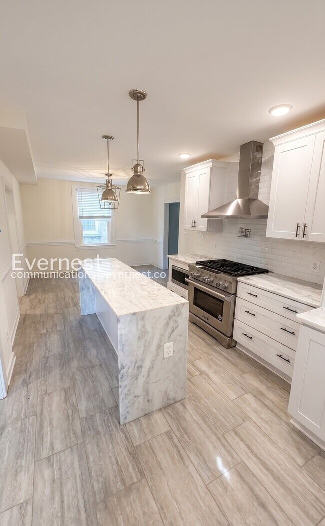 Building Photo - 4 Bed, 3 Bath Home with Fenced Yard / Pet-Friendly / Available Now!