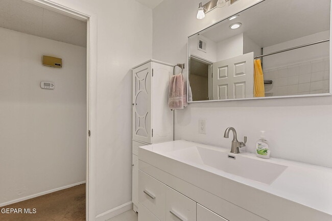 Building Photo - 4713 Sun Valley Dr