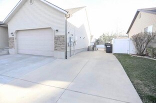 Building Photo - 1401 W 2250 S