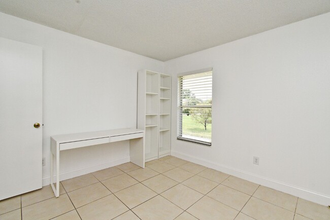 Building Photo - 1,850 Sq Ft 3-Bed, 2-Bath Orlando Home – Lawn Care Included & Fully Updated!