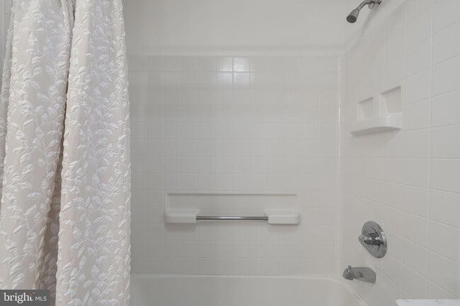 Building Photo - 3005 S Leisure World Blvd