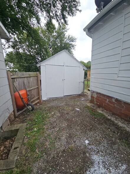 Garage/shed for storage. Single vehicle parking off street in front of garage door - 1026 Roosevelt Ave