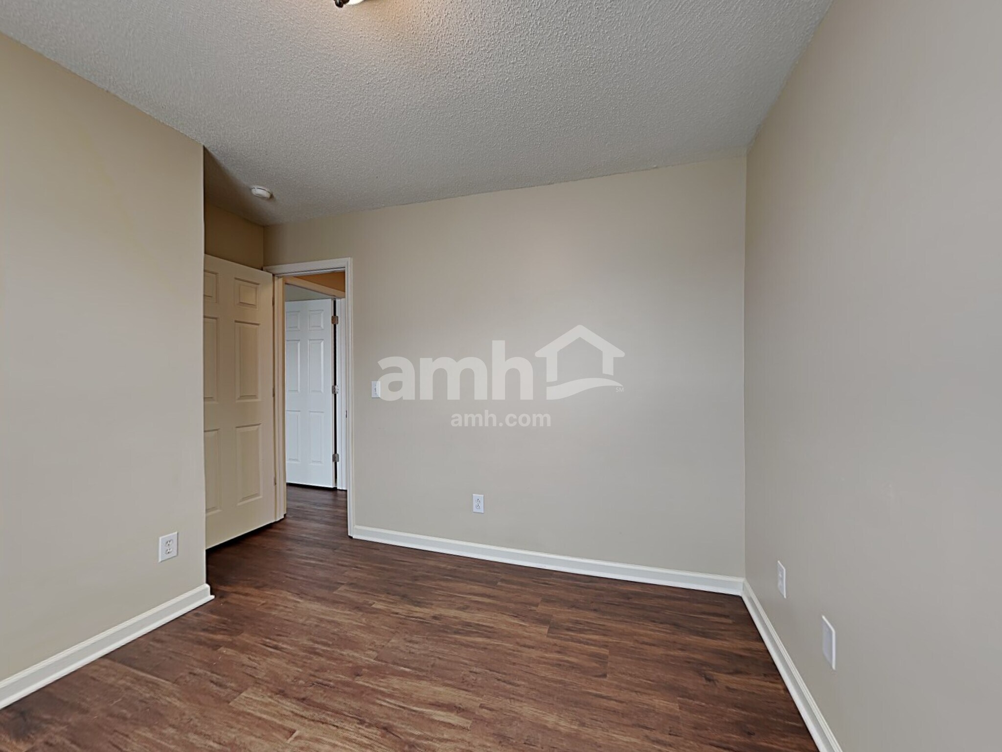 Building Photo - 5525 Bridgegate Dr