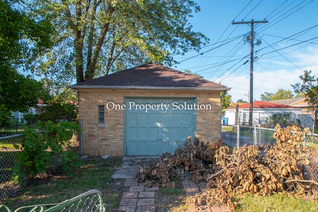 Building Photo - 700 E 36th Ave