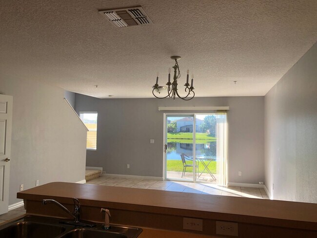 Building Photo - 13492 Applerose Ln
