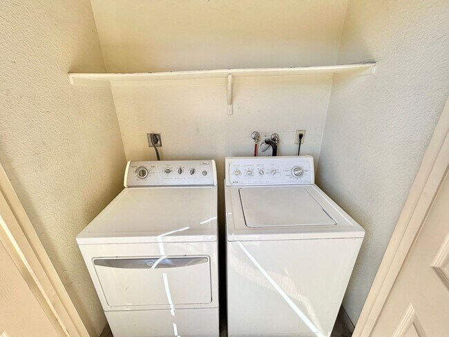 Building Photo - ADORABLE 2 BEDROOM 2 BATHROOM 1ST FLOOR CONDO