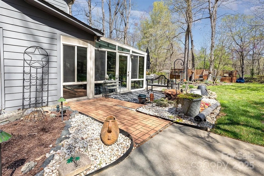 Building Photo - 929 Autumnwood Ln