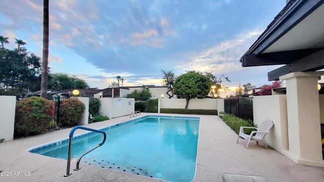 Building Photo - 6735 N 16th Pl