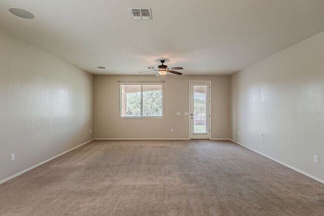 Building Photo - Modern 4 Bed Tucson Rental with Spacious K...