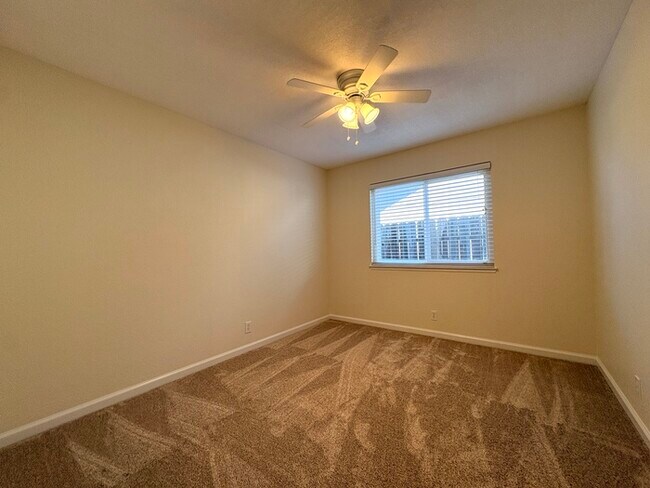 Building Photo - Beautiful 3 Bedroom, 2.5 Bathroom Fully Remodeled Home in Orangevale!