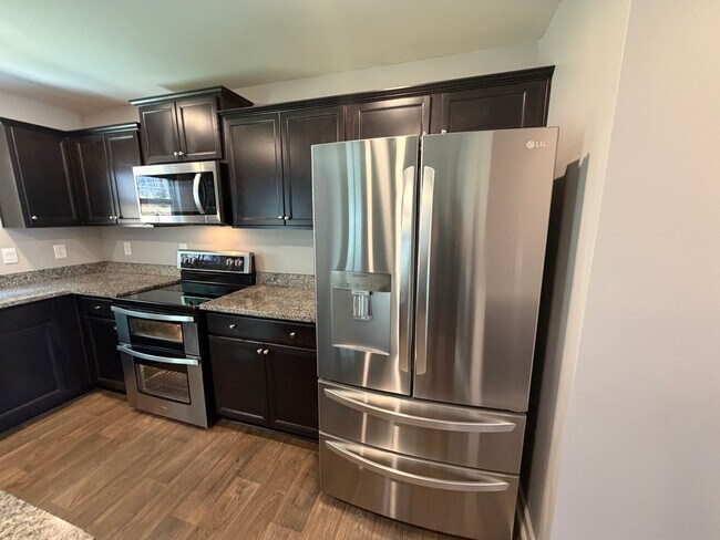 Building Photo - Candler - Three Bedroom Modern Home