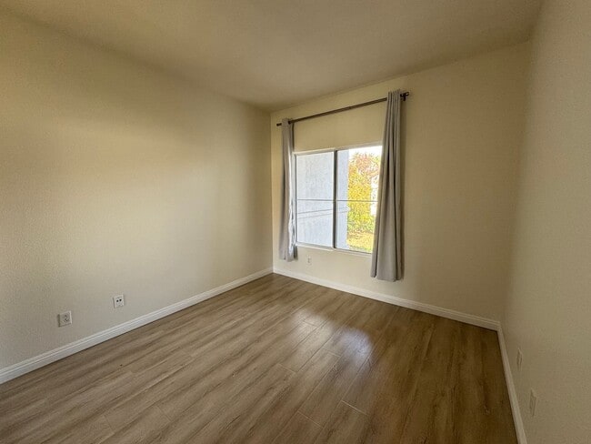 Building Photo - Beautiful 2Bd/2.5Ba Townhome in Rancho Santa Margarita w/2 Car Garage!