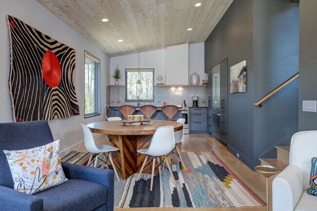 Building Photo - 15 Lakewood Dr