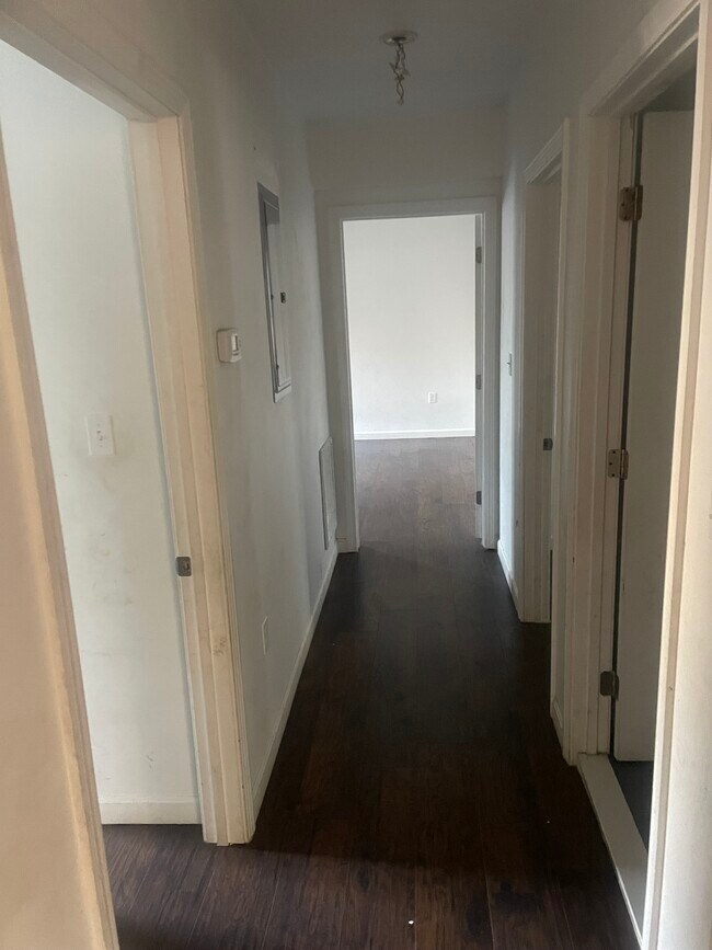 Building Photo - 409 Boston Rd