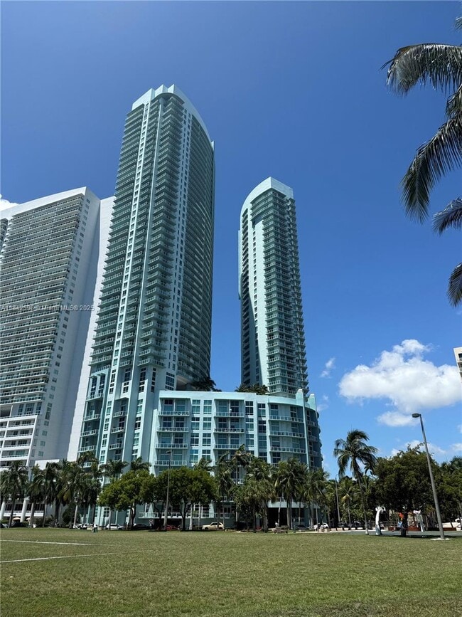Building Photo - 1900 N Bayshore Dr