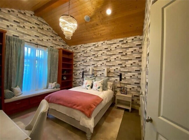 Building Photo - 17 W Augusta Ct