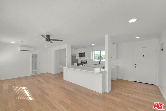 Building Photo - 3701 Coliseum St