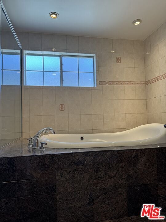 Building Photo - 5412 Hazeltine Ave