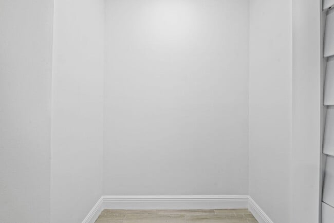 Building Photo - Fully Renovated 2 Bed / 2 Bath – Everything New!