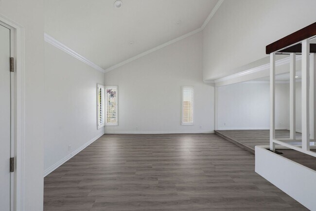 Building Photo - GORGEOUS VIEWS of Anahiem Hills