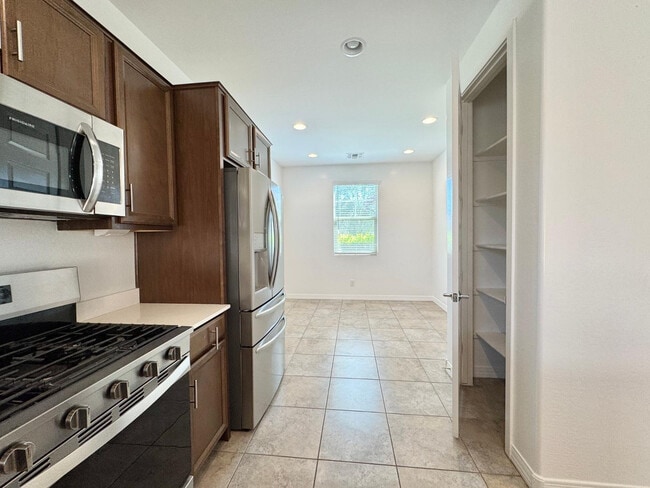 Building Photo - 9006 W Rancho Dr