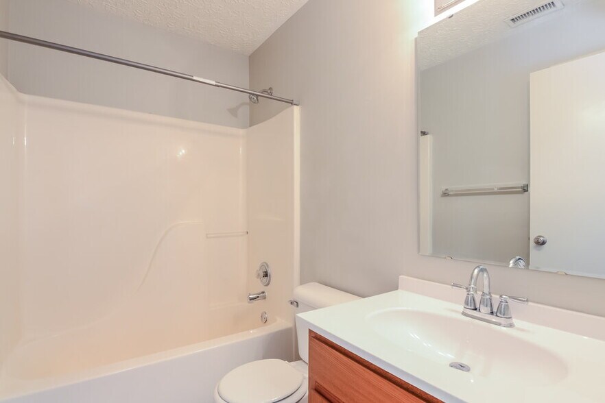 Building Photo - 4465 Connaught W Dr
