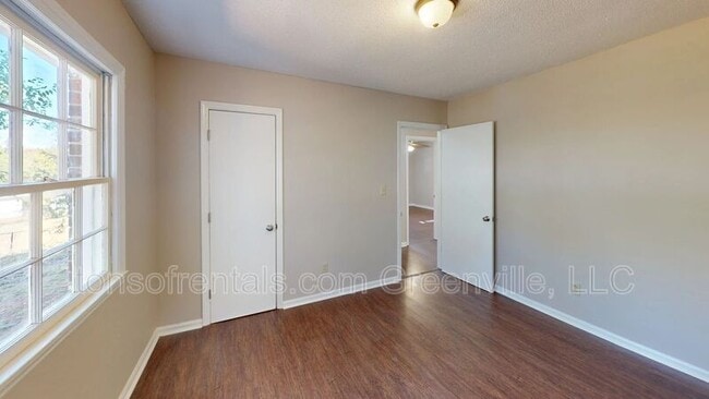 Building Photo - 805 Anthony St