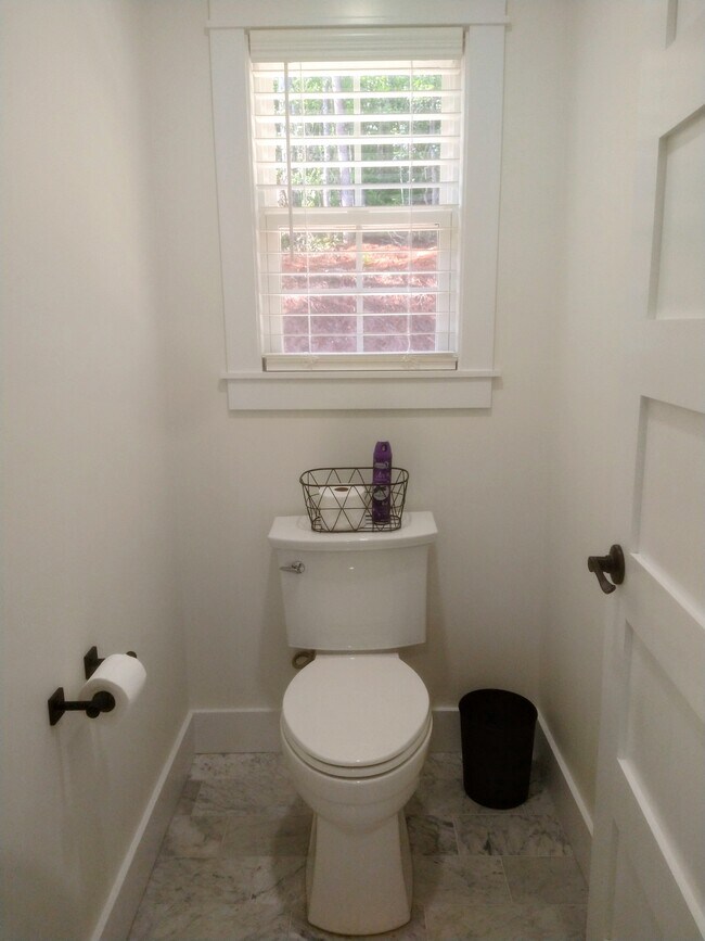 Building Photo - 63 Redwood Ln