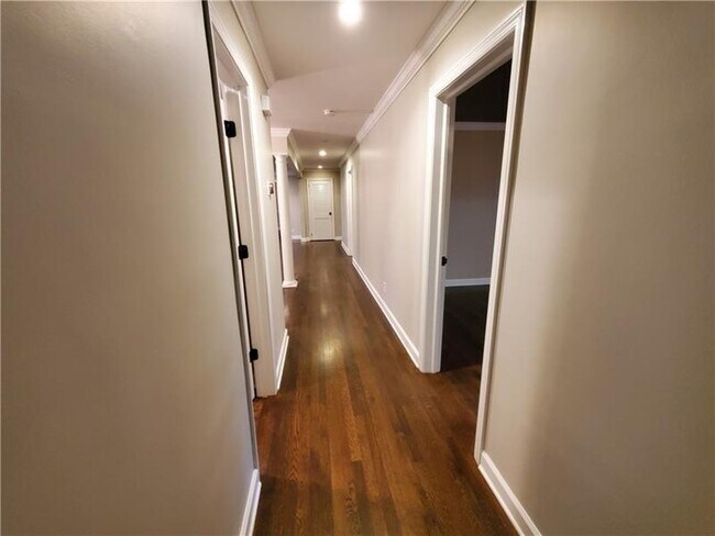 Building Photo - 4615 Mystic Dr NE