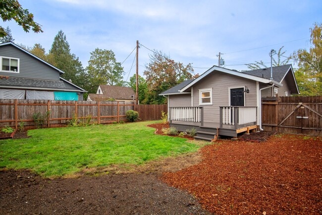 Building Photo - Newly-Remodeled 2 Bed, 1 Bath House