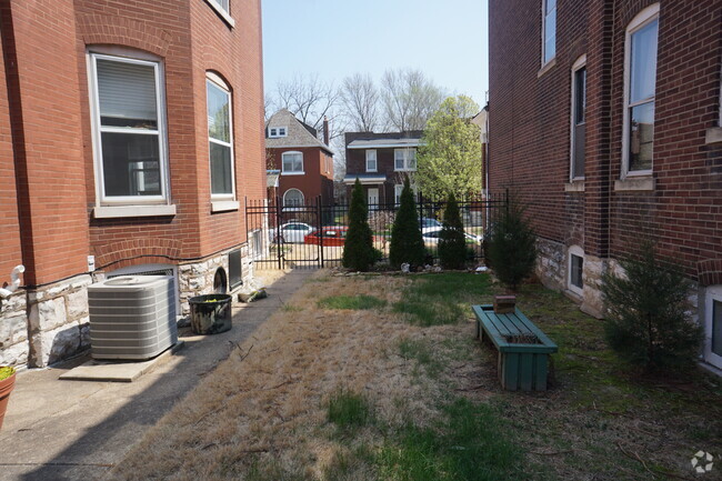 Building Photo - 3173 Portis Ave
